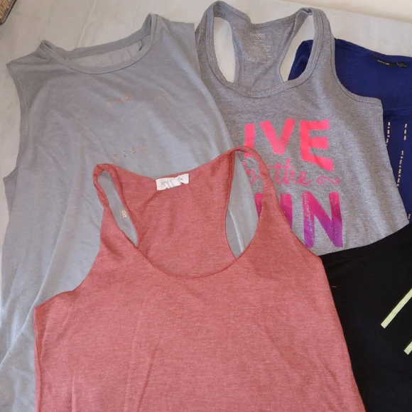 Womens 6 Pc Assorted Brands Of Tank Tops Medium - Picture 6 of 7